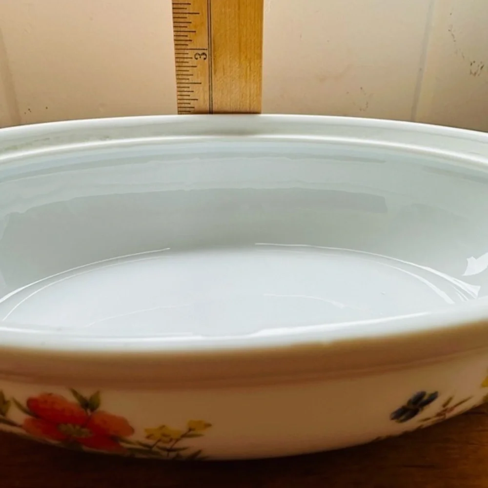 Country Flowers 🌺 & butterflies‎ 🦋 By Andrea Covered Dish #9230 Good Condition